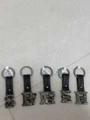 新品) ディズニーランド ミッキーマウス イニシャルキーホルダー (H S B M Eあり)