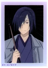 【中古】キャラカード 的場静司(アップ) 「夏目友人帳 POP UP SHOP in AMNIBUS STORE 描き下ろし 雨の日ver. トレーディングアクリルカード」