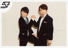 【中古】生写真(男性) SUPER★DRAGON/志村玲於・伊藤壮吾/横型・上半身/「SUPER★DRAGON 7th ONEMAN LIVE TOUR Emotions」スーパー生写真セット2 ～EMOTIONMATE～