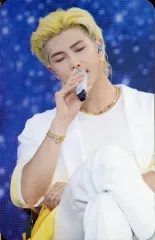 【中古】コレクションカード(男性) BTS(防弾少年団)/アールエム(RM)/ライブフォト・裏面黒/「BTS MOVIE WEEKS」上映第4弾『2021 BTS MUSTER SOWOOZOO 【4Kリマスター特別編集版】』入場者特典オリジナルフォトカード