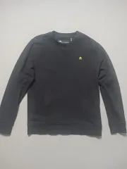 105 MOOSE KNUCKLES ムースナックルズ メタルロゴ ラウンドネック スウェットシャツ