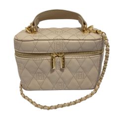 Herlipto Monogram Quilted Vanity Bag - メルカリ Herlipto Monogram Quilted Vanity Bag - メルカリ
