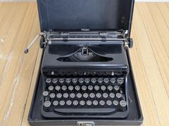 超レア 1950年代・ドイツ製・GROMA社 KOLIBRI タイプライター - メルカリ