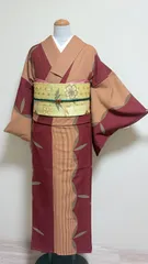 【洗える小紋】未使用新古品・しつけ付き・ボルドーカラーにマスタードイエロー・裄63㎝