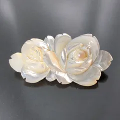 ブローチ 白蝶貝 シェル 真珠 パール 薔薇デザイン バラ 花 マザーオブパール 重量約8g ケース付き 彫刻 入学式 卒業式 和装 レディースアクセサリー■S314