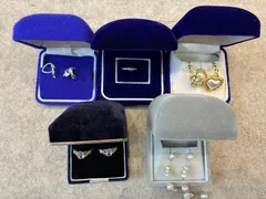 【5点セット】ヴィンテージ ジュエリーケース入り アクセサリーまとめ売り（パールのイヤリング、ネックレス等）