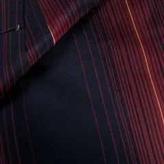 ［きものキレイ]　紬（袷)　紺　縞　レトロ着物　絹　身丈143㎝　裄丈65.8㎝　リユース　secondhand　T081