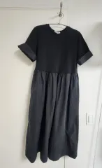 COS ブラック ロング丈ワンピース