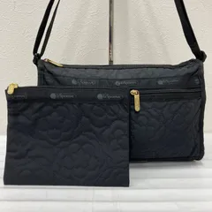 1623　LeSportsac　レスポートサック　ショルダーバッグ　 斜めがけ　紐調節可能　パフィーブロッサムズ　 花柄　デボス加工　ブラック系　黒　ナイロン　 軽量　ポーチ付き　レディース