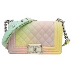CHANEL虹色グラデーション キルティングショルダーバッグaw - メルカリ