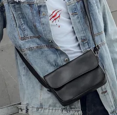 新品 ショルダーバッグ メンズ レディース ブラック 高級感 軽量 斜め掛け ボディバッグ コンパクト PUレザー ミニバッグ シンプル おしゃれ 通勤 通学 旅行 サブバッグ 男女兼用 カジュアル【672】