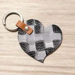 ハート チャーム モノクロ チェック キーホルダー 革 鍵 バッグ タグ レザー