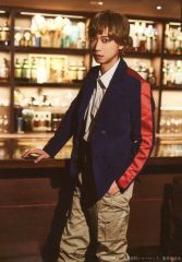 日本俳優 坂口健太郎 公式グッズ 王一博 雑誌 海外限定 廃版品 写真集 日本俳優 坂口健太郎 公式グッズ 王一博 雑誌 海外限定 廃版品 写真集