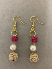 エコクラフト 水引 梅結び 全長5cmピアス ピンク＆ホワイト&赤 - メルカリ