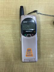 ケンタコラボ・ガラケー・IDO c202de 本体と充電器（中古） - メルカリ