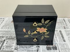 昭和レトロ 漆塗り三段小引き出し ミッドセンチュリー 古家具 古民家 E-3 昭和レトロ 春峰作 会津塗り 2段ミニタンス 鉄仙 蒔絵 木製 卓上