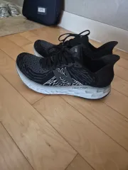 ニューバランス Fresh Foam 黒 ランニングシューズ