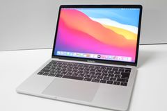 MacBook Pro（13インチ,2017,Thunderbolt 3ポートx 4）256GB/8GB 