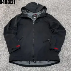 プーマ ウィンドブレーカー