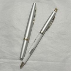 14kクローバー柄 万年筆 ホワイト×シルバー PLATINUM - メルカリ