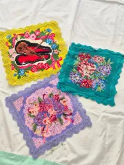 ヴィンテージ 花/楽器 モチーフ 紐付き ハンカチ 3 種