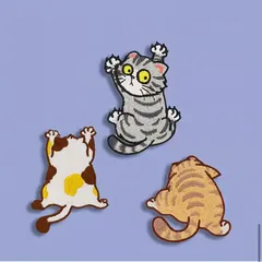 No.538 猫 刺繍ワッペン 1枚 ぶら下がり ねこ アイロン接着 アップリケ ハンドメイド