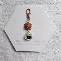 【匿名配送】  花びらと猫ちゃんのミニキーホルダー パープル系 紫系 キーホルダー バッグチャーム チャーム