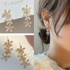 ピアス レディース 花 フラワー 3連 揺れる ロング スタッドピアス キュービックジルコニア ゴールド ビジュー 大ぶり 華やか 上品 華奢 大人可愛い おしゃれ 結婚式 パーティー 二次会 ウェディング ブライダル プレゼント ギフト 送料無料