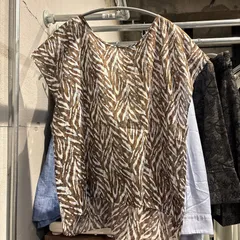 【東あずま店 併売品】 デプレ DESPRES 総柄 フレンチスリーブ ブラウス シャツ トップス お呼ばれ デート オフィスカジュアル フォーマル かわいい 上品 可愛いのサムネイル