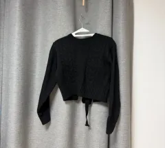 ブラック ケーブル編み クロップド ニット (実際に着用 1回)