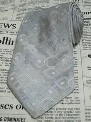 グッチ GUCCI 微光沢 ネクタイ イタリア製 シルク100% パターン柄 グレー系 R-005693 ゆうパケット