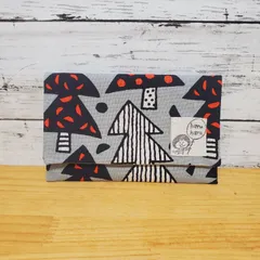 ぴったりが嬉しい！スリム通帳ケース(北欧ツリー柄) ハンドメイド手作り