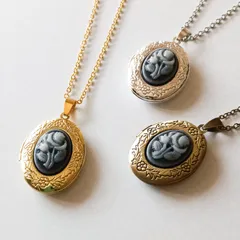 カメオ風お花のロケットペンダント　アンティーク風　ヴィンテージ風　ゴールドカラー　シルバーカラー　樹脂カボション