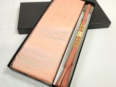 ☆上品☆帯締め、帯揚げ、半襟3枚付の5点セット 箱付和装小物 桜地紋 