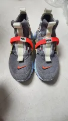 ナイキ スペース ヒッピー グレー/オレンジ スニーカー