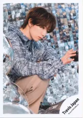 【中古】生写真(STARTO) Travis Japan/七五三掛龍也/膝上/「Travis Japan Concert Tour 2025 VIIsual」グッズオフショット/公式生写真