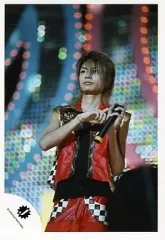 【中古】生写真(ジャニーズ) Kis-My-Ft2/横尾渉/ライブフォト・膝上・衣装赤・左手マイク・目線左/公式生写真