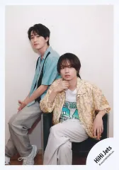 【中古】生写真(STARTO) HiHi Jets/井上瑞稀・橋本涼/膝上/「サマステライブ2024 SUMMER GO! MIRAI GO! 東だ!西だ!全員集合」グッズオフショット/公式生写真