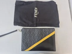 FENDI フェンディ FFローマ クラッチバッグ ブラック/イェロー