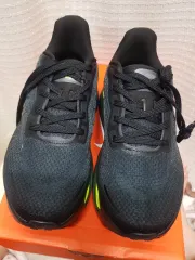 新品)235 260 NIKE ランニングシューズ ズーム ボメロ プレミアム