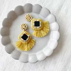 ゆらゆらフリンジ スクエア イエロー ビーズ刺繍 ピアス/イヤリング
