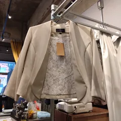 【東あずま店　併売品】　RUIRUEBOUTIQUE ルイルエブティック　レース裏地　ノーカラージャケット　アイボリー　お呼ばれ　デート　オフィスカジュアル　食事会のサムネイル