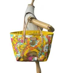 【良品】ケイトスペード トートバッグ PVC レザー イエロー 花柄 A4収納可 大容量 肩掛け ワンショルダー 通勤 通学 カジュアル レディース 鞄 kate spade NEW YORK ロゴプレート ボタニカル フラワー エレガント 華やか s2