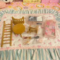 未開封 シルバニアファミリー 2階建て 家 ぬいぐるみ&家具 ベッド キー キッチン テーブル 椅子 たべもの ミニチュア