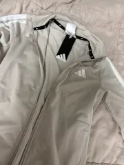アディダス ベージュ ジャージ xs 新品 (タグあり)