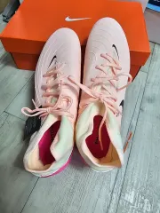 ナイキ FANTOM ピンク サッカーシューズ