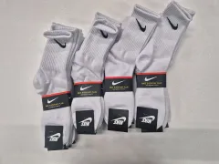 ナイキ ミドル丈 白 靴下