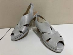 日本製 未使用【ザ ロウ】軽量底ウェッジサンダル 本革レザー シルバー 