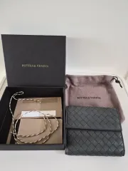 ボッテガ・ヴェネタ 中財布 出品