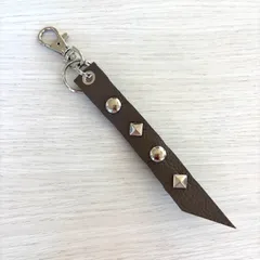 【No.s20】ハンドメイド　高級本牛革レザークラフト　チャーム　キーホルダー　スタッズ　グレージュ